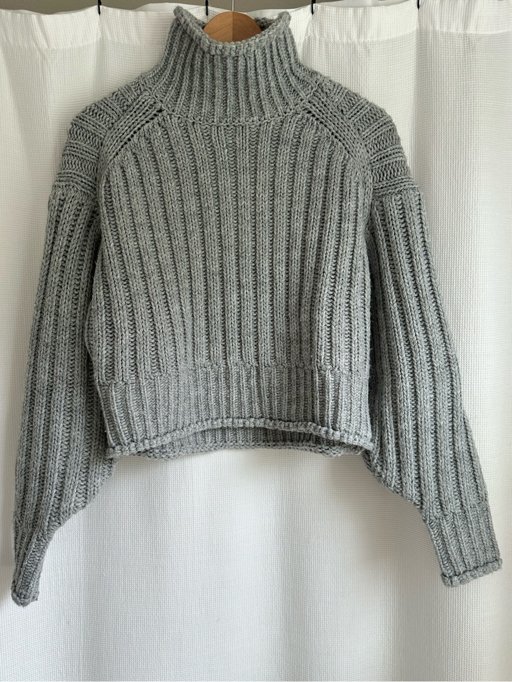 H&M Light Gray Chunky Ribbed Cropped Turtleneck Sweater, XS